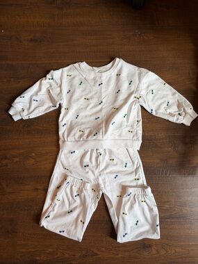 Kids Cream Set with Multicolor Sunglasses Print